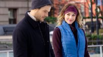 кадри з фільму Різдво на льоду
