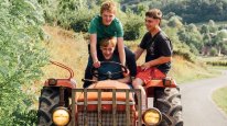 кадри з фільму Свята корова