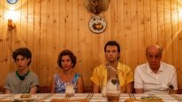 кадри з фільму Рука Бога