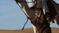 кадри з фільму Королева пустелі