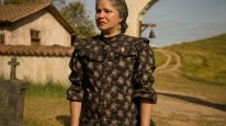 кадри з серіалу Сто років самотності