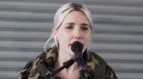 кадри з фільму Між минулим та майбутнім