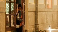 кадри з фільму Готель Мумбаї