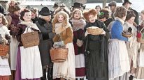 кадри з фільму Дванадцять місяців