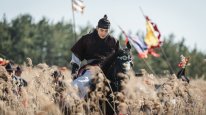 кадри з серіалу Смачного, Ваша Величносте
