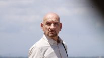 кадри з фільму Звичайна людина