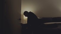 кадри з фільму Посміхайся, поки вбиваєш