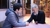 кадри з серіалу Омер