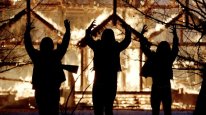 кадри з фільму Володарі хаосу