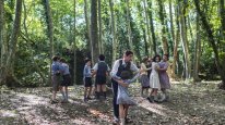 кадри з фільму Вчитель, який обіцяв море