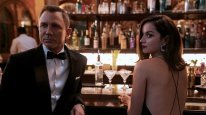 кадри з фільму 007: Не час помирати
