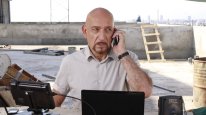 кадри з фільму Звичайна людина