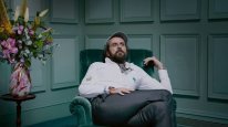 кадри з фільму Вествуд: панк, ікона, активістка