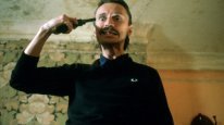 кадри з фільму На голці