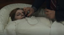 кадри з фільму Трунар