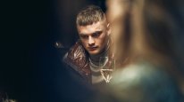кадри з фільму Гідність Річі
