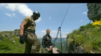 кадри з фільму Ранвір і Беар Ґріллз проти дикої природи
