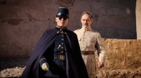 кадри з фільму В очікуванні варварів
