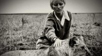 кадри з фільму Народжена вільною