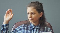 кадри з фільму Молодь проти влади