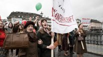 кадри з фільму Божественний порядок